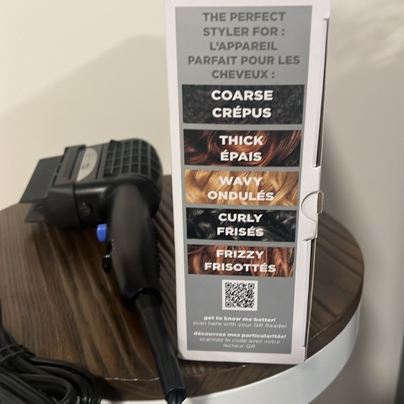 Conair
1875 watt textured 3-in-1 ceramic dryer and styler, Hair Dryer - Picture 4 of 4